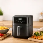 COSORI 2-Liter Mini Heißluftfritteuse im Alltagstest auf Küchenarbeitsplatte mit kleinen Portionen