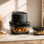 Kompakter Glas-Airfryer mit zusätzlichem Glasbehälter in einer kleinen hellen Küche